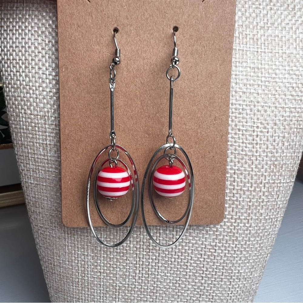 ✨5/$25✨ NWOT Striped Red & White Balls Silver Dangle Earrings